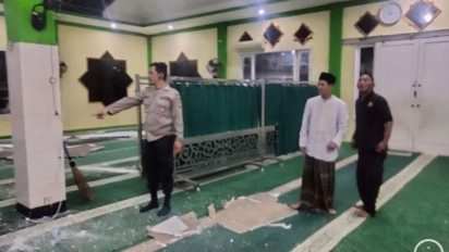 Plafon Masjid Ambruk di Bekasi, Sejumlah Jemaah Terluka saat Itikaf, Polisi Turun Tangan