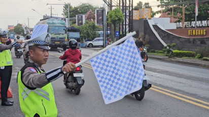 H-4 Lebaran Pemudik Melintas di Pantura Rembang Mulai Meningkat, Arus Lalu Lintas Ramai Lancar