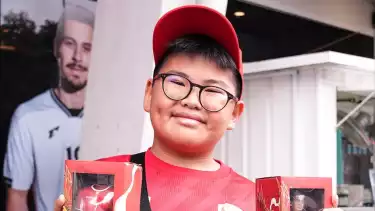 Kenneth dapat jersei Marselino Ferdinan