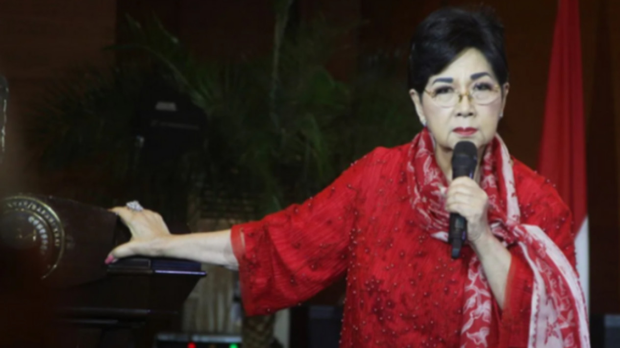 Viral, Titiek Puspa Dilarikan ke Rumah Sakit, Manajer: Nggak Stroke
            - galeri foto