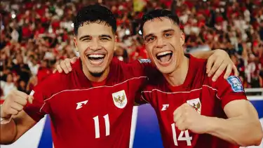Pemain Timnas Indonesia Ragnar Oratmangoen dan Joey Pelupessy