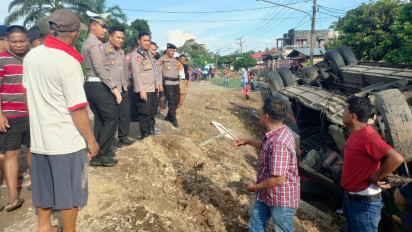 Bus Pemudik Terbalik Di Jalinsum, 9 Orang Penumpang Dilarikan Kerumah Sakit