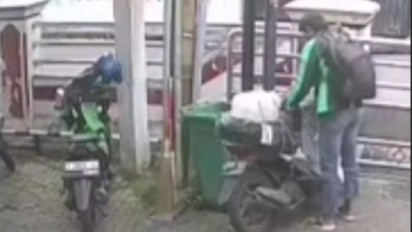 Ditinggal Shalat, Paket Milik Kurir di Jaksel Dirampas OTK Berpakaian Ojol, Polisi Bakal Tindak Lanjut