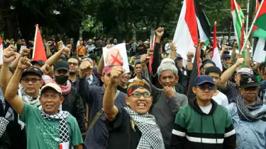 Puluhan Umat Muslim menggelar aksi Bela Palestina di Kedutaan Besar Amerika, Jakarta Pusat, Jumat (28/3/2025)