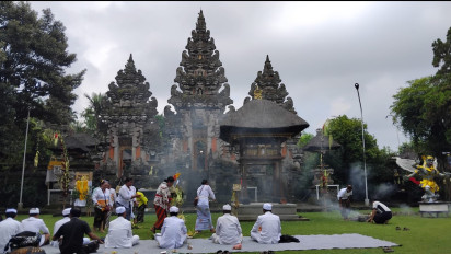 Jelang Nyepi, Umat Hindu di Lumajang Gelar Upacara Tawur Agung Kesanga Dilanjutkan Arak Ogoh-ogoh