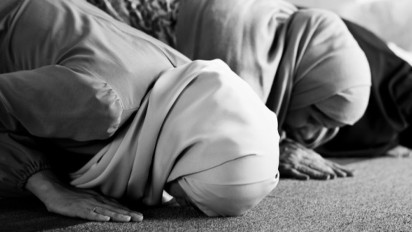 Berdoa saat Sujud, Boleh Minta Urusan Dunia dan Pakai Bahasa Indonesia? 