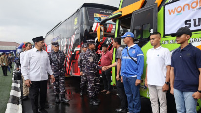 Mudik Lebaran Gratis, BAZNAS RI dan TNI AL Lepas Keberangkatan KRI Banjarmasin 592