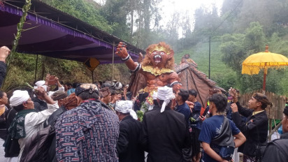 Tawur Kesanga dan Pawai Ogoh-ogoh, Meriahkan Perayaan Nyepi di Lereng Bromo
