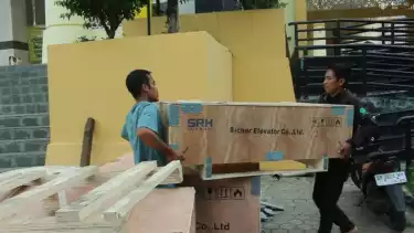 Lift menara Masjid Islamic Center Hubbul Wathan Nusa Tenggar Barat, kini hampir rampung diperbaiki dan segera beroperasi kembali.