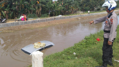 Diduga Mengantuk, Mobil Pemudik Terjun Bebas ke Sungai di Jalur Tengah Brebes