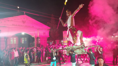 Tanpa Sound Horeg, Ratusan Warga Kudus Gelar Pawai Takbiran