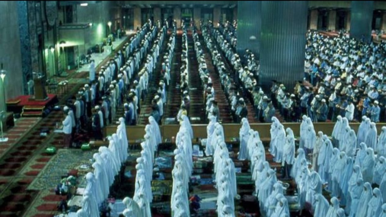 Sambut Pahala Besar, Amalan Sunnah ini Dapat Dilakukan Sebelum Shalat Idul Fitri, Begini Penjelasan Ustaz Adi Hidayat
            - galeri foto