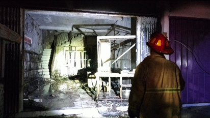 Mobil PMK Jember Rusak Saat Padamkan Api Akibatkan Ruko Luluh Lantak