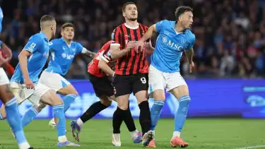 Para Pemain AC Milan saat Menghadapi Napoli