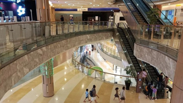 Libur Lebaran 2025, Warga Jakarta Ramai-Ramai Berburu Diskon Barang di Mal