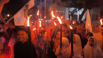 Ribuan Warga Galesong Meriahkan Malam Takbiran dengan Pawai Obor