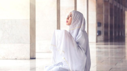 Ada Ibadah yang Pahala Setara Umrah dan Haji, Ustaz Adi Hidayat Anjurkan Shalat Ini