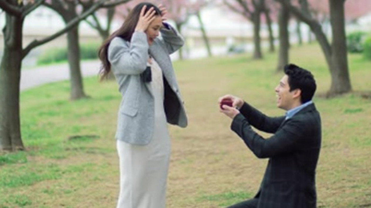 Maxime Bouttier Lamar Luna Maya, Tanpa Ragu Aktris Itu Jawab: I Say Yes
            - galeri foto