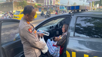 Ibu dan Bayi 4 Bulan Ditinggal Mudik Suami Saat Tertidur di Masjid Besar Ciawi Tasikmalaya, Polisi Gerak Cepat