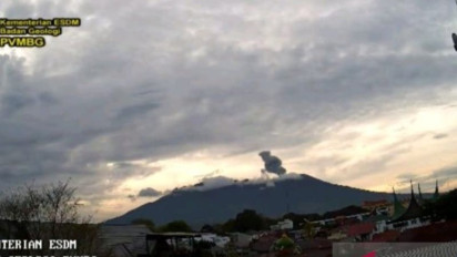 PGA Catat Durasi Erupsi Gunung Marapi 57 Detik pada Rabu Pagi