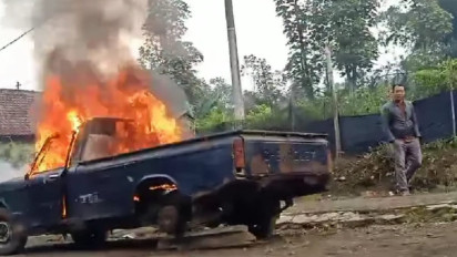 Tidak Dapat Pengampunan Pajak, Warga Wajak Malang Bakar Mobilnya