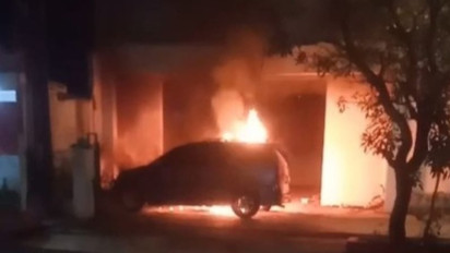 Dua Mobil yang Terparkir di Depan Ruko Cianjur Diduga Sengaja Dibakar OTK
