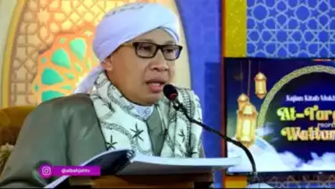 KH Yahya Zainul Ma arif alias Buya Yahya