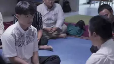 Momen Ustaz Felix Siauw membimbing Steven Wongso mualaf