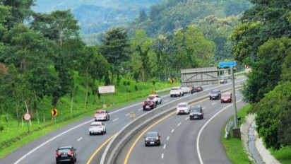 Polisi Sebut Arus Kendaraan di Tol Jawa Tengah Dipadati Pemudik Lokal