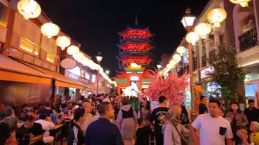 Pantjoran PIK: Wisata kuliner khas dengan Nuansa pecinan yang ikonik.