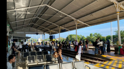 H+3 Lebaran, Penumpang KAI Arus Mudik di Stasiun Probolinggo Membludak