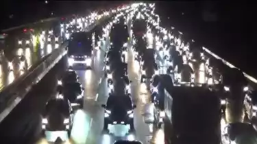 Kemacetan panjang di Tol Jakarta-Cikampek pada arus balik Lebaran 2025, Jumat (4/4/2025)