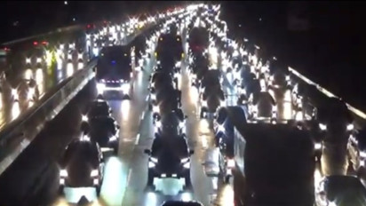 Tol Japek Macet Parah, Polisi Berlakukan Contraflow Dua Lajur