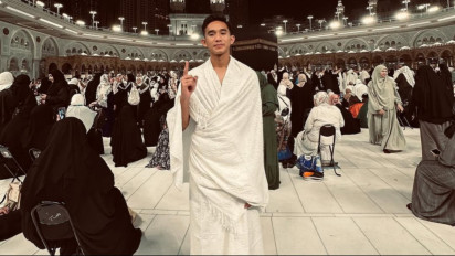 Bikin Mewek! Momen Haru Rizky Ridho Ajak Keluarga Umrah buat Netizen Puji Pemain Timnas Indonesia Layak Jadi Panutan