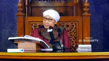 Katanya Shalat pakai Peci itu Wajib, Apakah Benar? Buya Yahya Menjawab