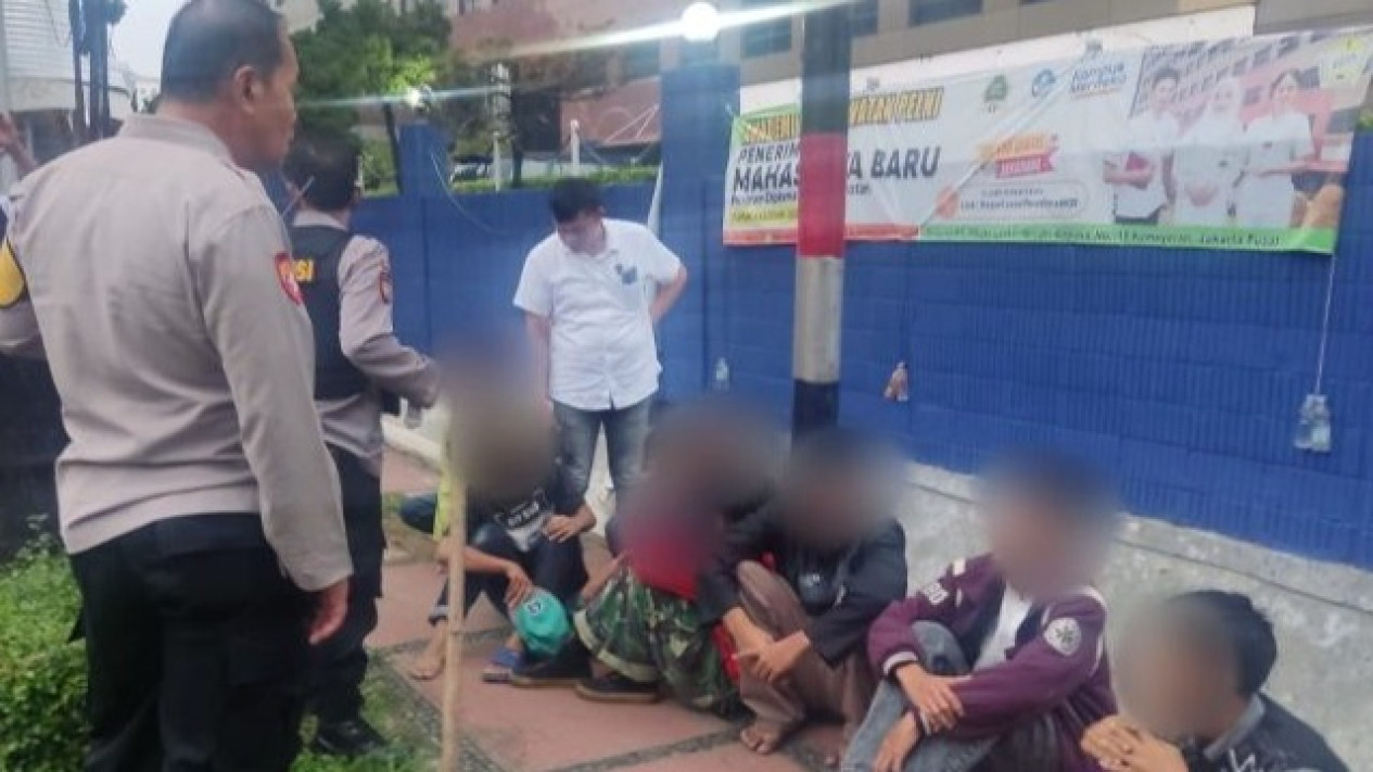 Polisi Tangkap Tiga Pemuda Tawuran di Kemayoran
            - galeri foto