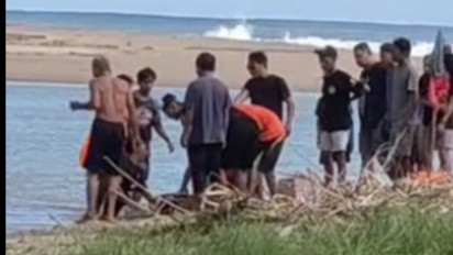 Tiga Wisatawan Tewas Tenggelam di Muara Pantai Soge Pacitan