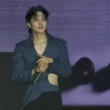 Ikut Nyanyi Bareng, Suara Lantang Penggemar Dapat Pujian dari Jay B di Konser TAPE:RE LOAD in Jakarta