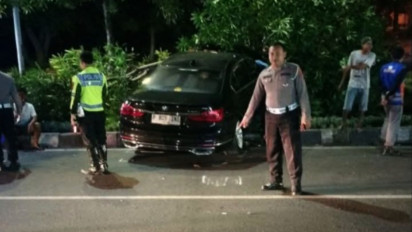 Diduga Ikuti Maps, BMW Terjun dari Jalan Tol Krian Bunder Gresik