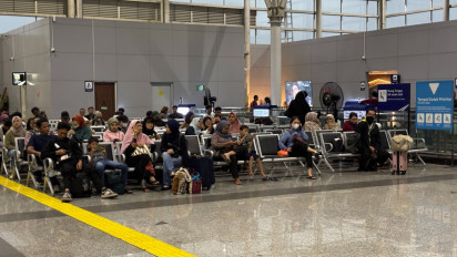Stasiun Jatinegara Tak Terlalu Ramai Meski Memasuki Puncak Arus Balik Mudik Lebaran 2025