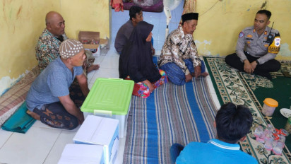 Polres Lamongan Berikan Santunan Kepada Keluarga Dua Korban Laka KA di Pucuk