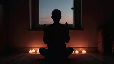 Ilustrasi berdoa setelah shalat Tahajud