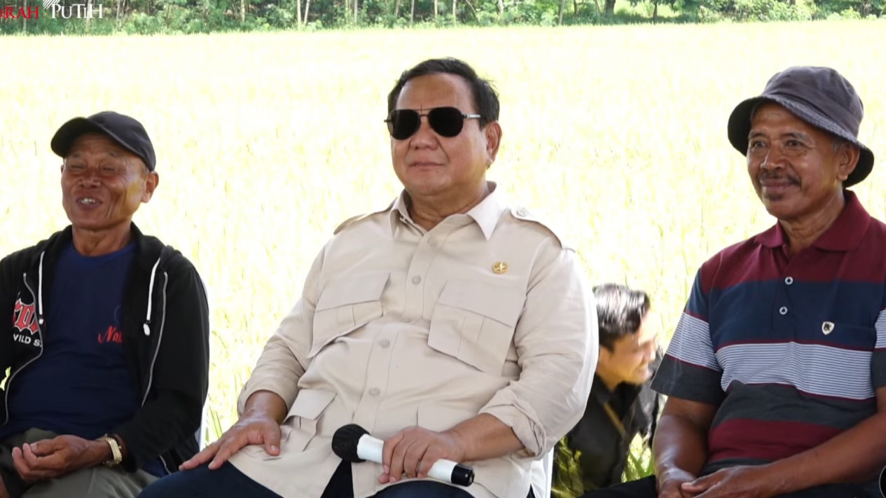 Prabowo Sebut Petani Tulang Punggung Bangsa: Tanpa Pangan, Tak Ada Negara!
            - galeri foto