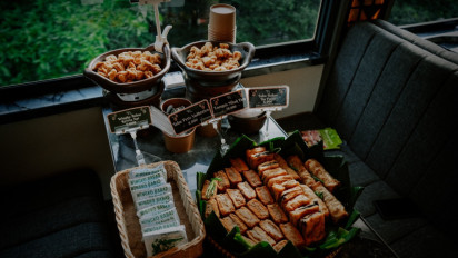 KAI Services Hadirkan Kuliner Legendaris Nusantara di Kereta Api Selama Arus Balik Lebaran 2025