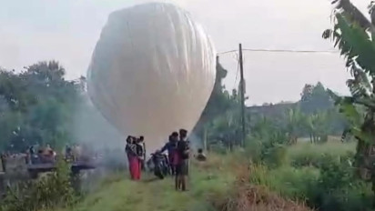 Meski Dilarang, Warga Jombang tetap Ngeyel Terbangkan Balon Udara