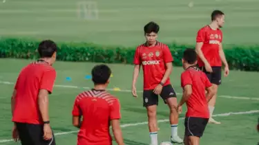 Para pemain Bali United di sesi latihan bersama