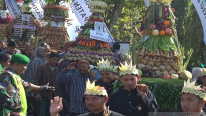 Mengarak Seribu Ketupat Menuju Masjid Sunan Muria, Meriahnya Syawalan di Kudus