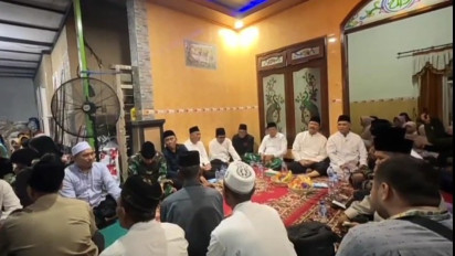 Mensos Gus Ipul Serahkan Santunan Korban Longsor Jalur Pacet-Cangar