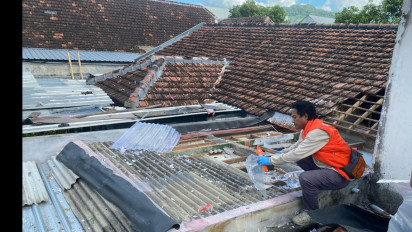 Balon Udara dan Petasan Jatuh, Meledak di Atap Rumah Dokter di Trenggalek