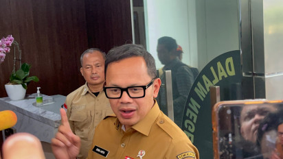 Buntut ke Jepang Tanpa Izin, Lucky Hakim Diperiksa di Inspektorat Jenderal Kemendagri